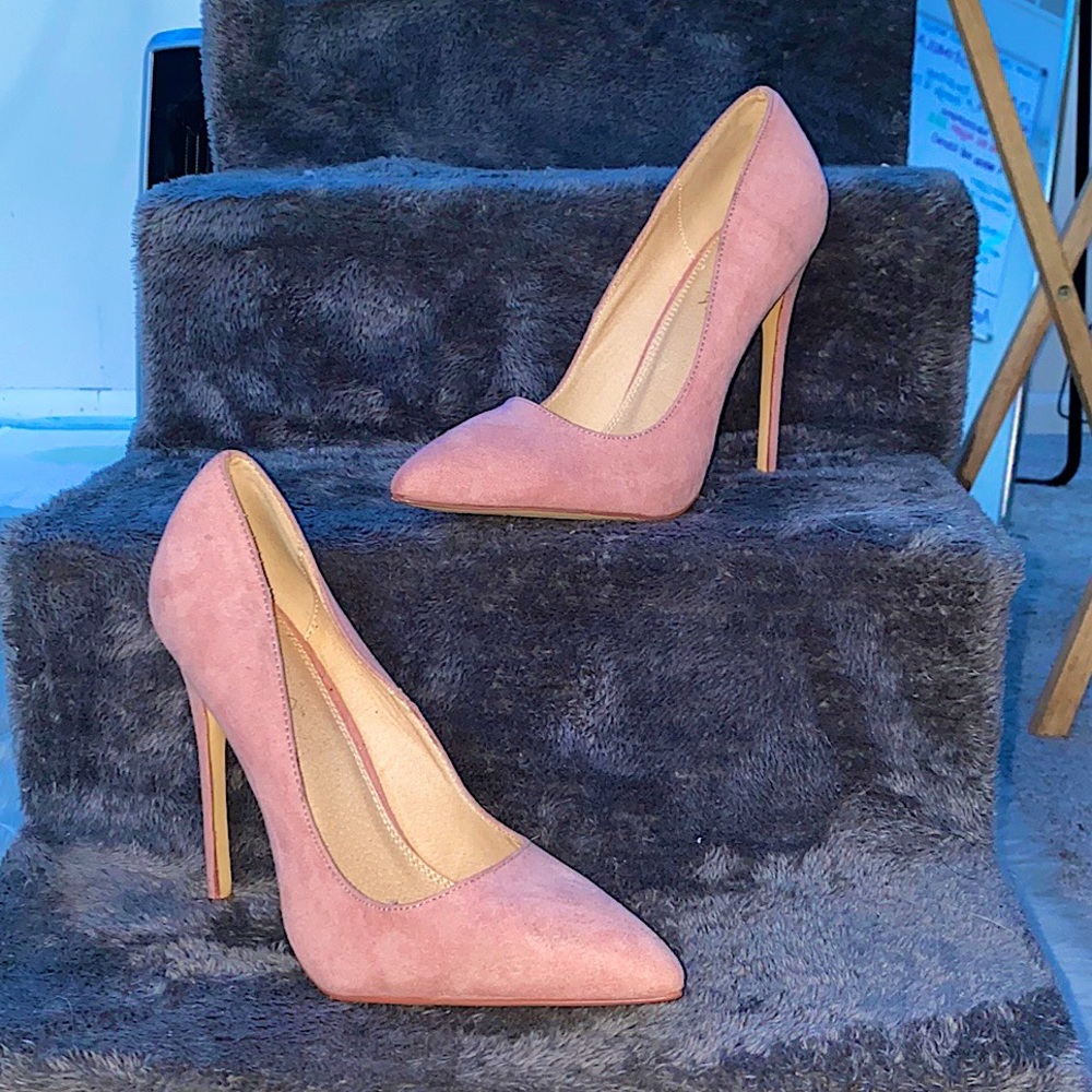 Perfect pink pumps, 5in heel made of faux seude material sz 8 1/2